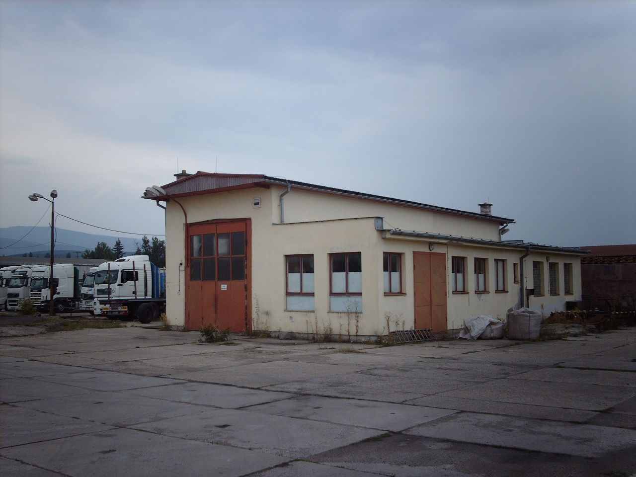 LKW PARK | servisná auto dielňa v Novákoch - prenájom